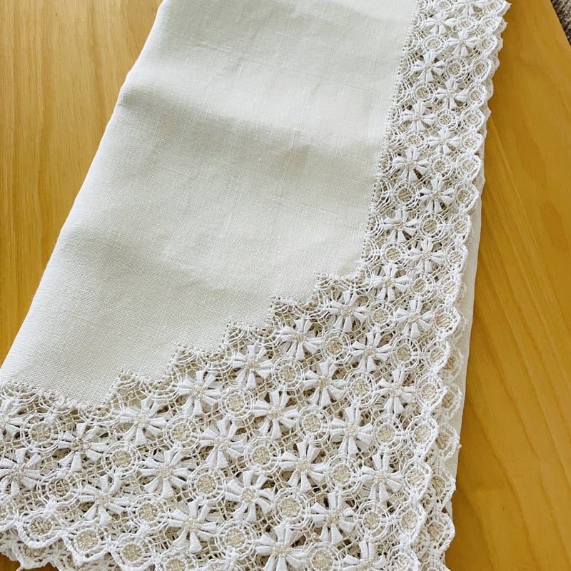 北欧ヴィンテージ/レースとリネンのテーブルクロス/90cm x 83cm 北欧ヴィンテージ/レースとリネンのテーブルクロス/90cm x 83cm