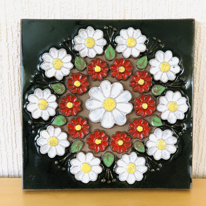Jie Gantofta/ジィガントフタ/陶板/マーガレットと小菊のお花/19cm x 