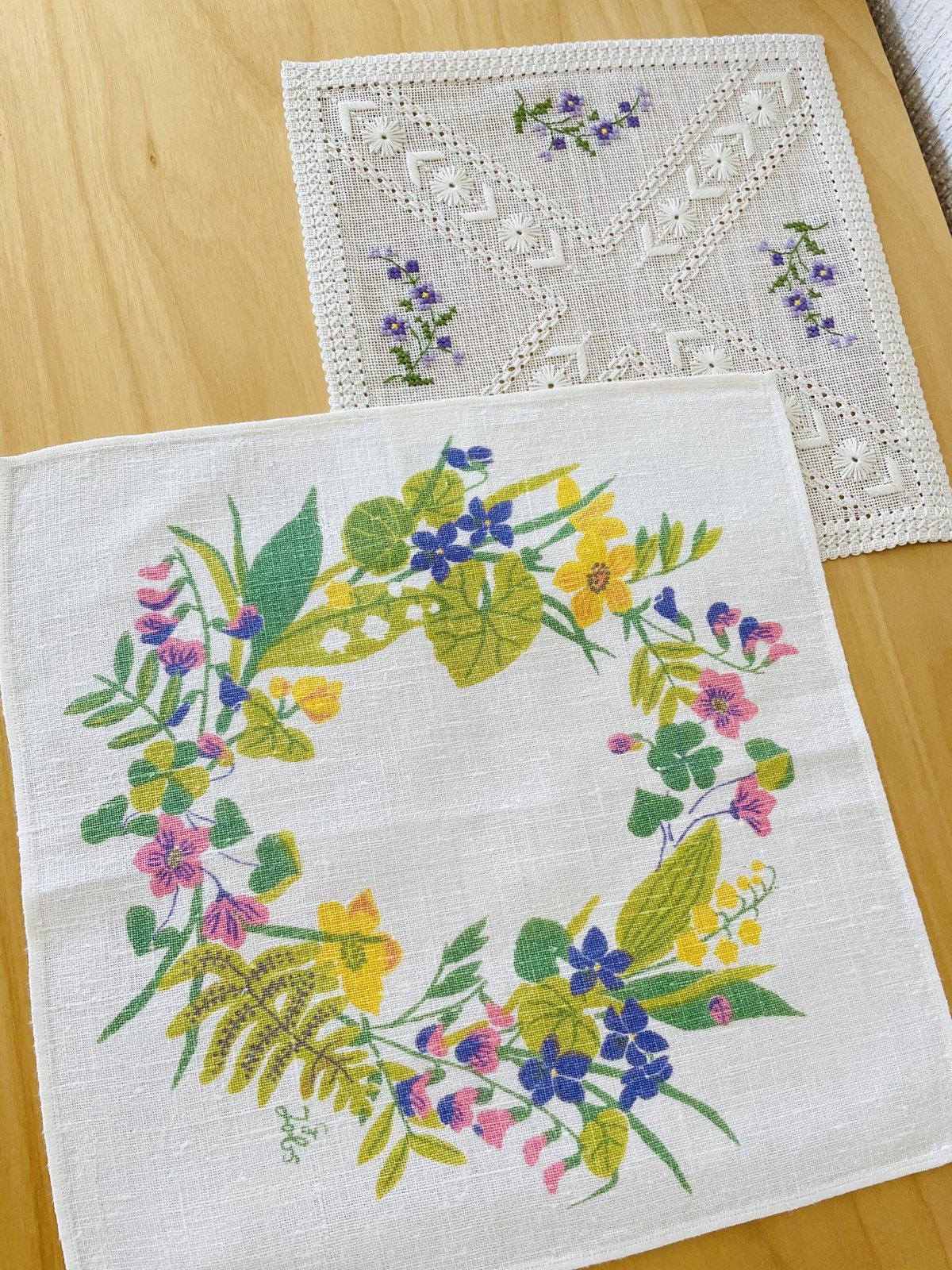 Gocken JOBS/ジョブス/北欧のお花柄のクロス/リネン地のお花の Gocken JOBS/ジョブス/北欧のお花柄のクロス/リネン地のお花の