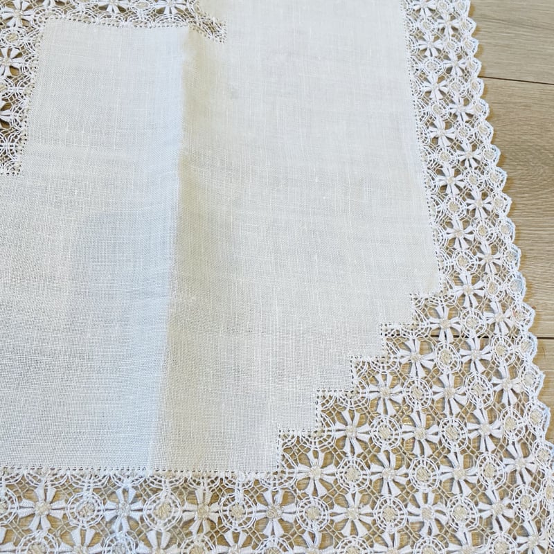 北欧ヴィンテージ/レースとリネンのテーブルクロス/90cm x 83cm 北欧ヴィンテージ/レースとリネンのテーブルクロス/90cm x 83cm