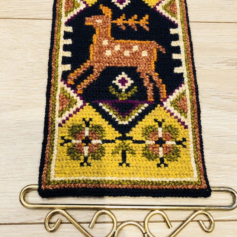 タペストリー/トゥヴィスト刺繍/シカさんとスウェーデン伝統柄 タペストリー/トゥヴィスト刺繍/シカさんとスウェーデン伝統柄