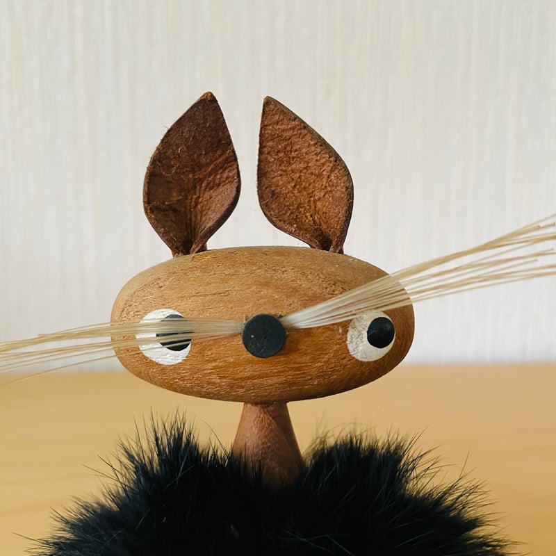 モフモフうさぎ　北欧ヴィンテージ 茶色のファー モフモフうさぎ 北欧ヴィンテージ 茶色のファー 雪うさぎ / チークの