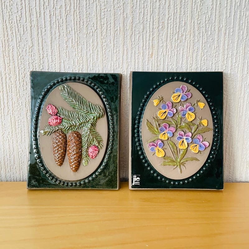 ⭐︎希少⭐︎艶々で美しい【Jie Gantofta】白花とベリーの陶板 - 工芸品 ⭐︎希少⭐︎艶々で美しい【Jie Gantofta】白花とベリーの陶板 - 工芸品
