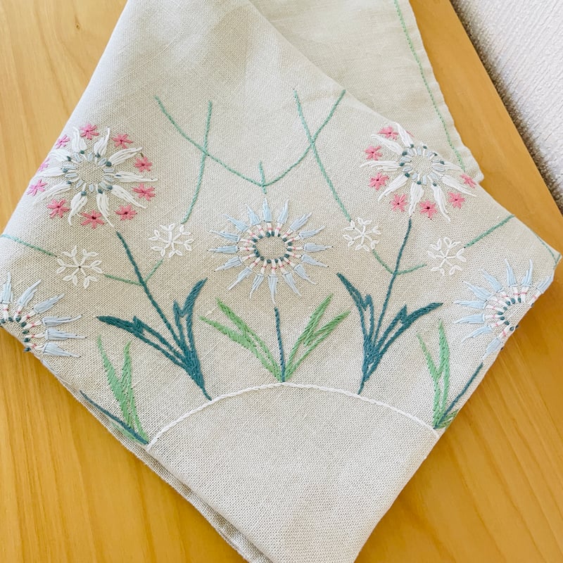 ヴィンテージカーテン　テーブルクロス　刺繍 184cm☓120cm希少 ヴィンテージカーテンテーブルクロス刺繍 184cm☓120cm希少