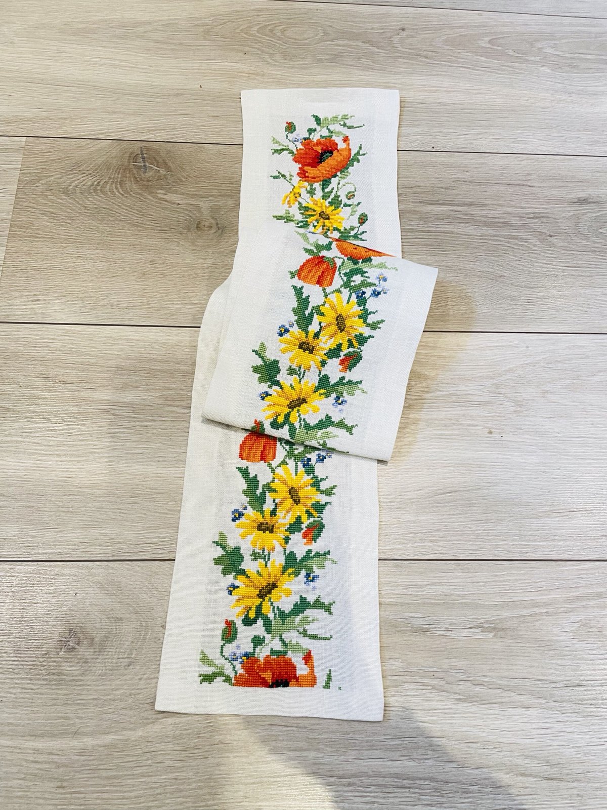 北欧ヴィンテージ/刺繍のセンタークロス/117cn x 15cm 北欧ヴィンテージ/刺繍のセンタークロス/117cn x 15cm