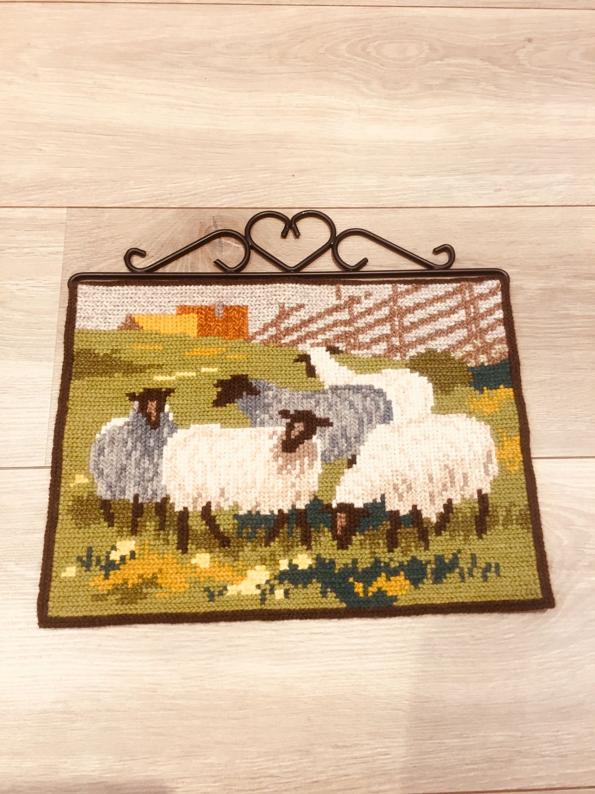 ヨーロッパ式刺繍絵タペストリー: A Kitten