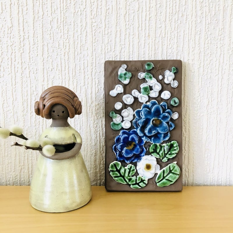 Jie Gantofta/ジィガントフタ/陶板/白い小花とブルーのお花柄 Jie Gantofta/ジィガントフタ/陶板/白い小花とブルーのお花柄