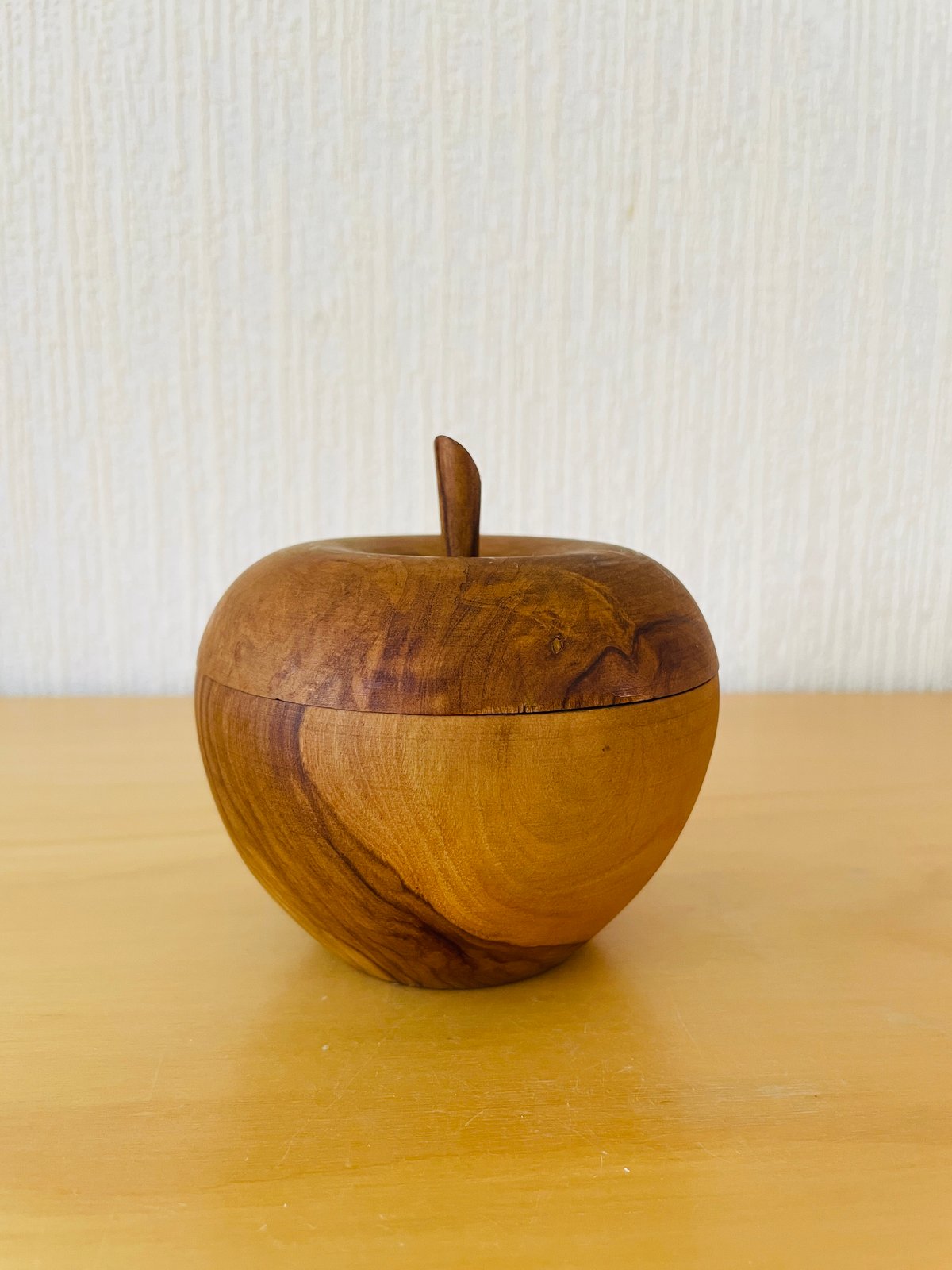 【フランス製】木製リンゴ型の小物入れ フランス製】木製リンゴ型の小物入れ 【公式通販】