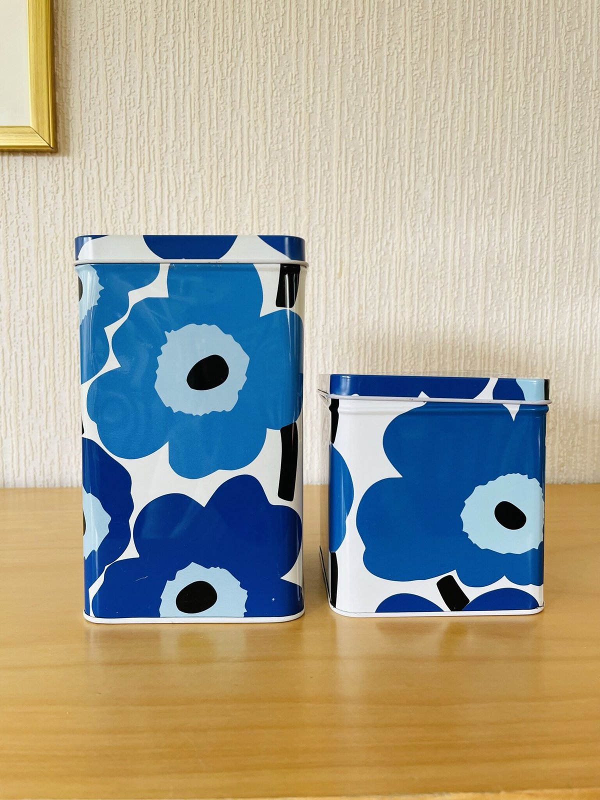 マリメッコ　ブリキ缶　2個セット　marimekko　ウニッコ缶 マリメッコブリキ缶2個セットmarimekkoウニッコ缶