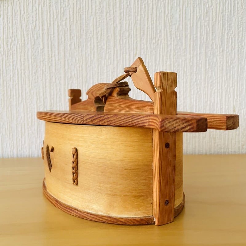 北欧伝統手工芸品/ヴィンテージ/Svepask/蓋つき木箱/鍵付き 北欧伝統手工芸品/ヴィンテージ/Svepask/蓋つき木箱/鍵付き