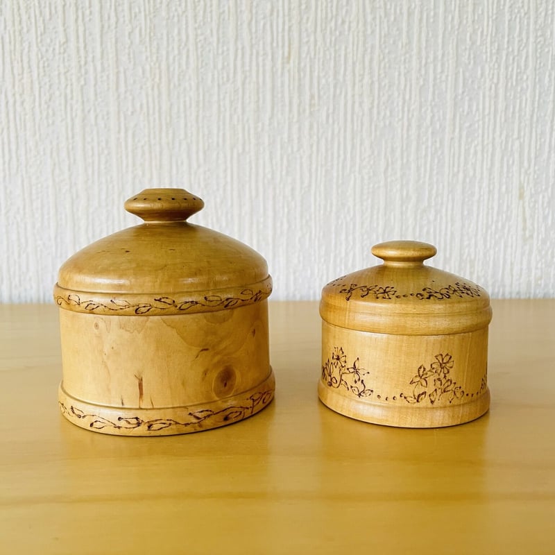 北欧伝統手工芸/Träslöjd/木製蓋つき小物入れ/2個セット | Wasurenagusa