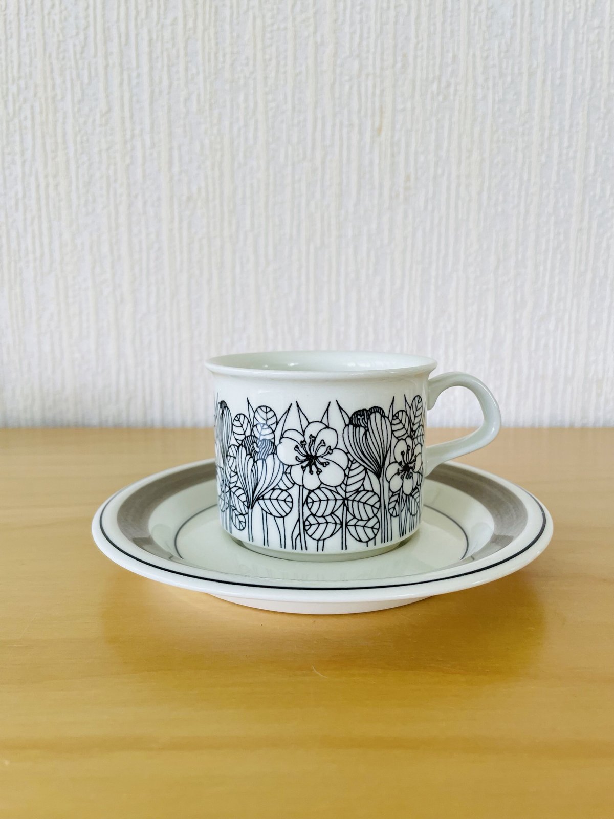 クロッカス アラビア グレーリム プレート 26㎝ 中皿 大皿 ブラック D