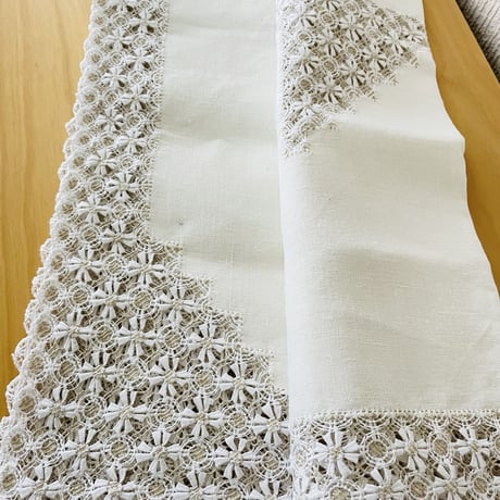 中国　SWATOW ナプキン付き　刺繍入り　レースのテーブルクロス 中国 SWATOW ナプキン付き 刺繍入り レースのテーブルクロス 【公式通販】