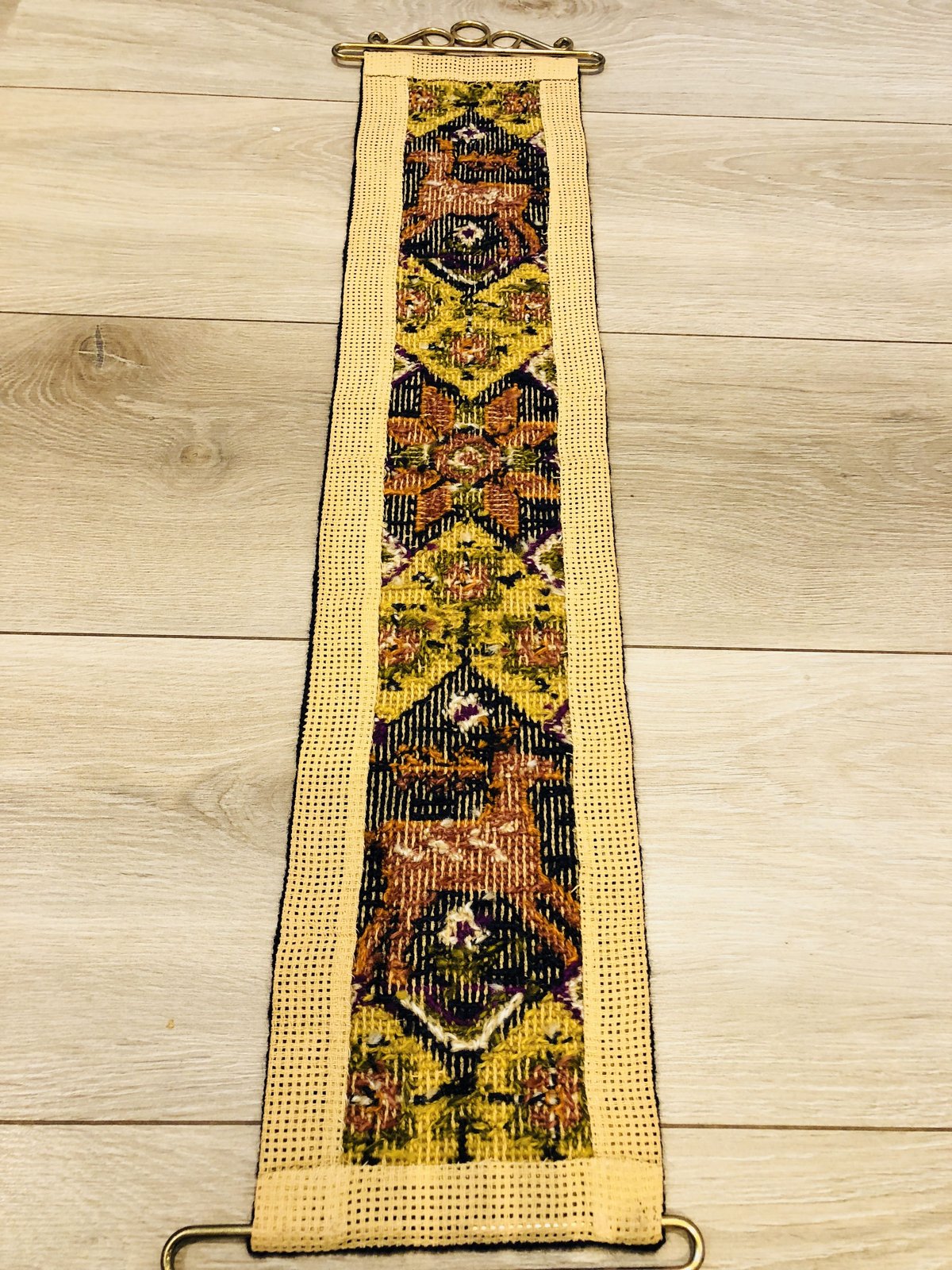 ヨーロッパ式刺繍絵タペストリー: An Autumn Lake ヨーロッパ式刺繍絵タペストリー: An Autumn Lake