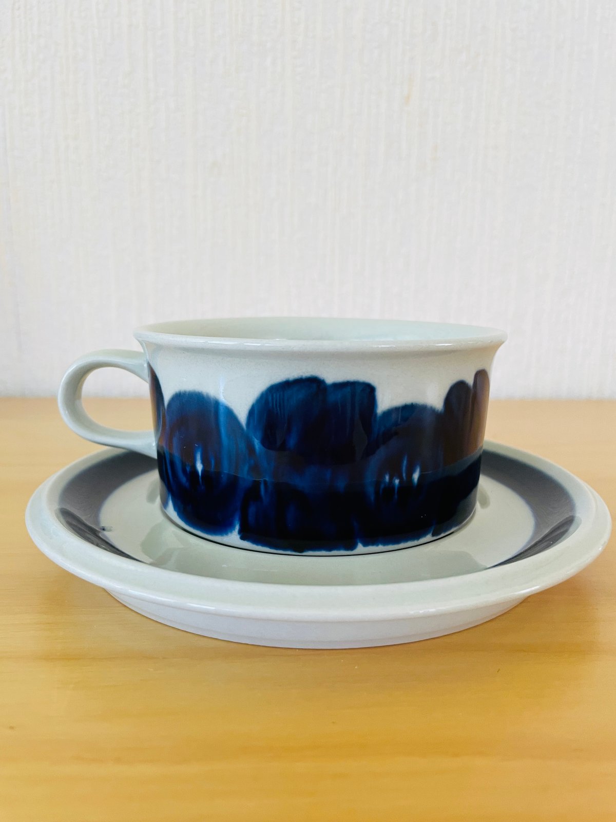 ARABIA アネモネ　キャセロール（大）とティーポット　2点　新品未使用 ARABIA アネモネ キャセロール（大）とティーポット 2点 新品未使用