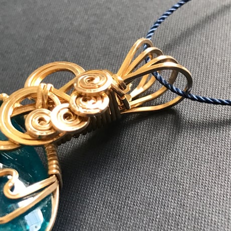 ライトオブアシュタール ペンダントトップ『深底から湧き上がる虹色の魂』