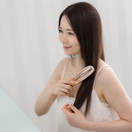 [THE BRASHU REVO] ザ・ブラシュ レボ <マッサージローラー付きスカルプブラシ>