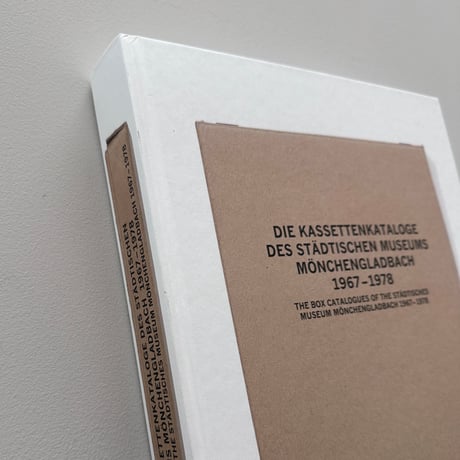 DIE KASSETTENKATALOGE DES STÄDTISCHEN MUSEUMS MÖNCHENGLADBACH