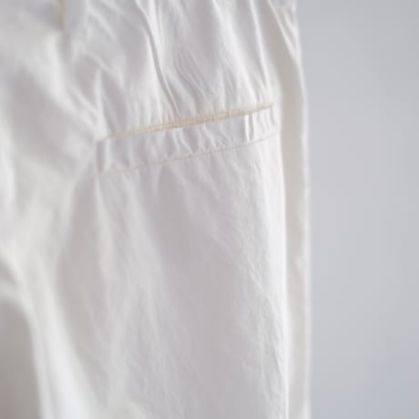 AURALEE / GARMENT-DYED FINX SHUTTLE WEATHER ONE-TUCK SLACKS（Men's / White））