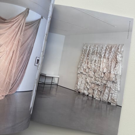 OFF GRID / Sheila Hicks