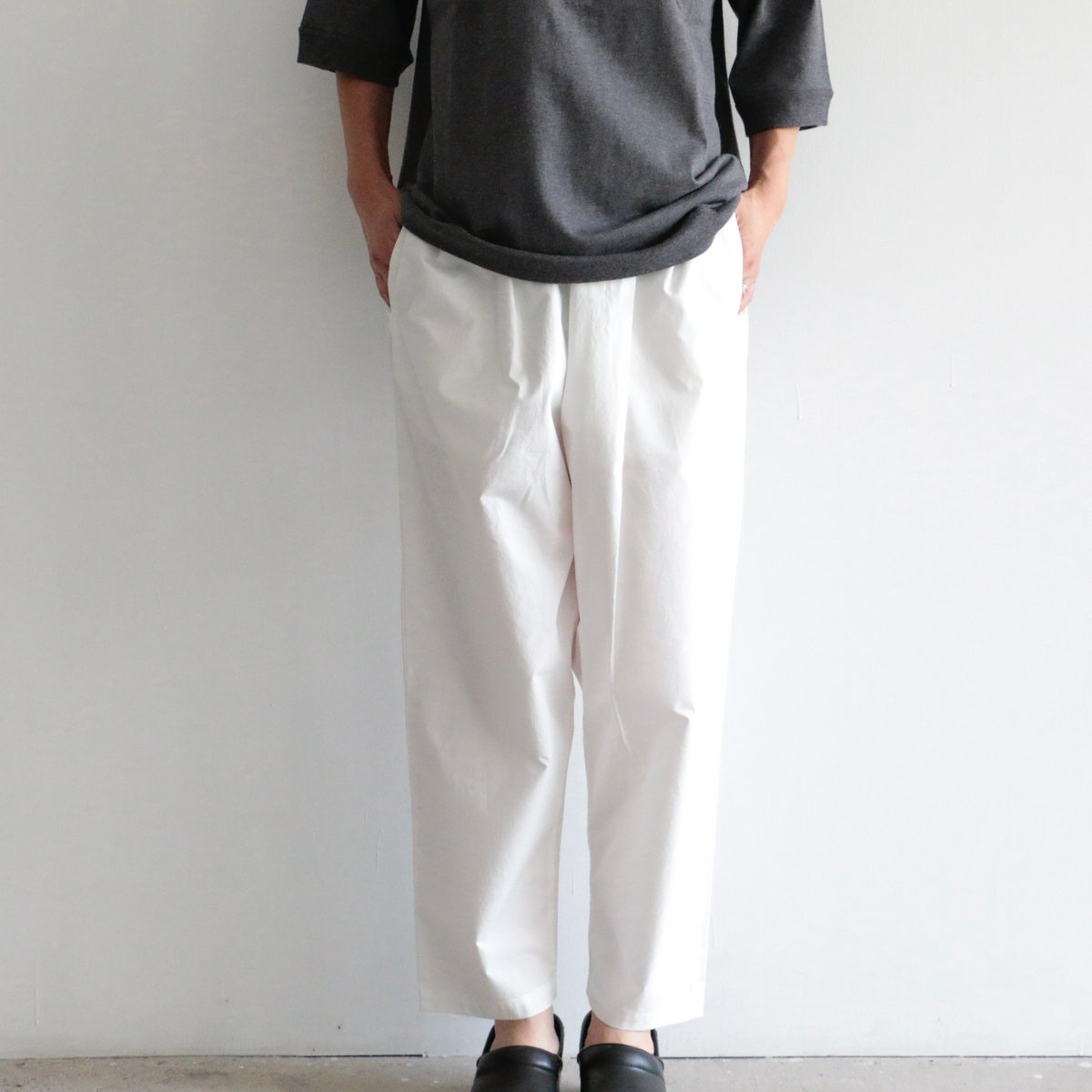 yoliコットンテーパードパンツ