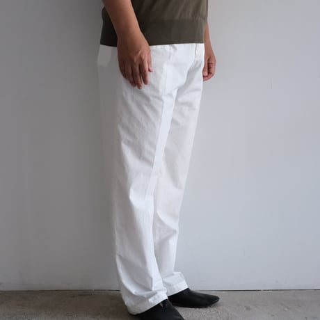 AURALEE / GARMENT-DYED FINX SHUTTLE WEATHER ONE-TUCK SLACKS（Men's / White））