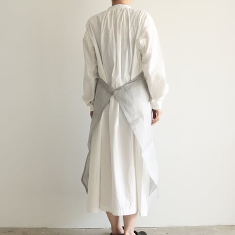 石井すみ子/手織り苧麻布エプロン（墨染め淡）