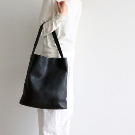 archipelago original/ Leather tote bag
