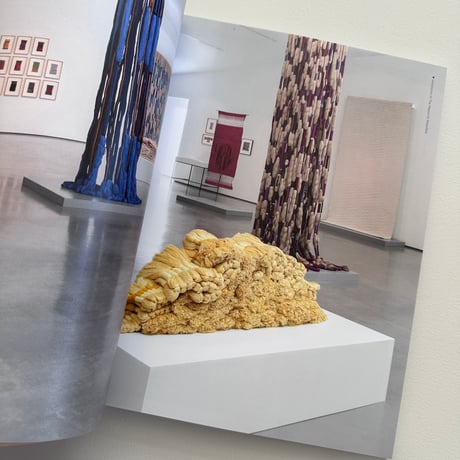 OFF GRID / Sheila Hicks