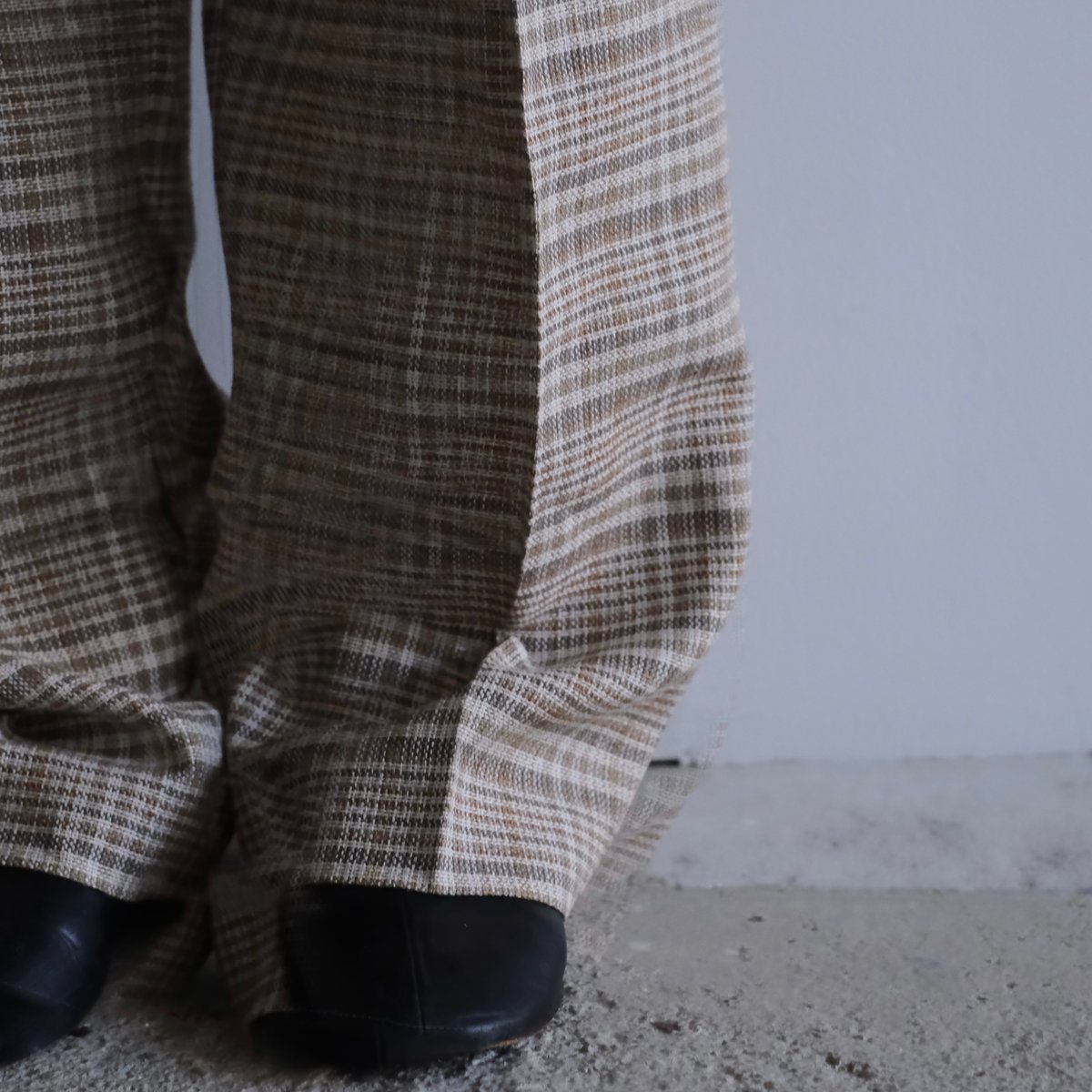 AURALEE / SILK LINEN NEP CHECK ONE-TUCK SLACKS（
