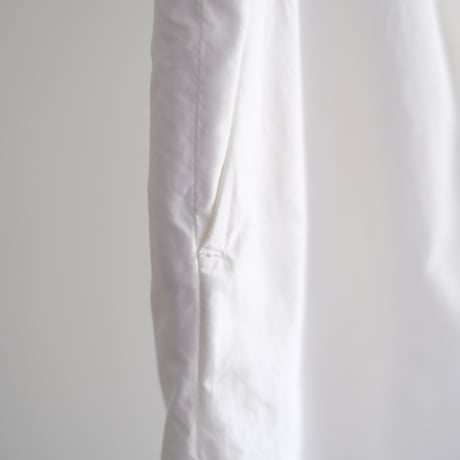 AURALEE / GARMENT-DYED FINX SHUTTLE WEATHER ONE-TUCK SLACKS（Men's / White））