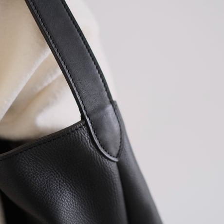 archipelago original/ Leather tote bag