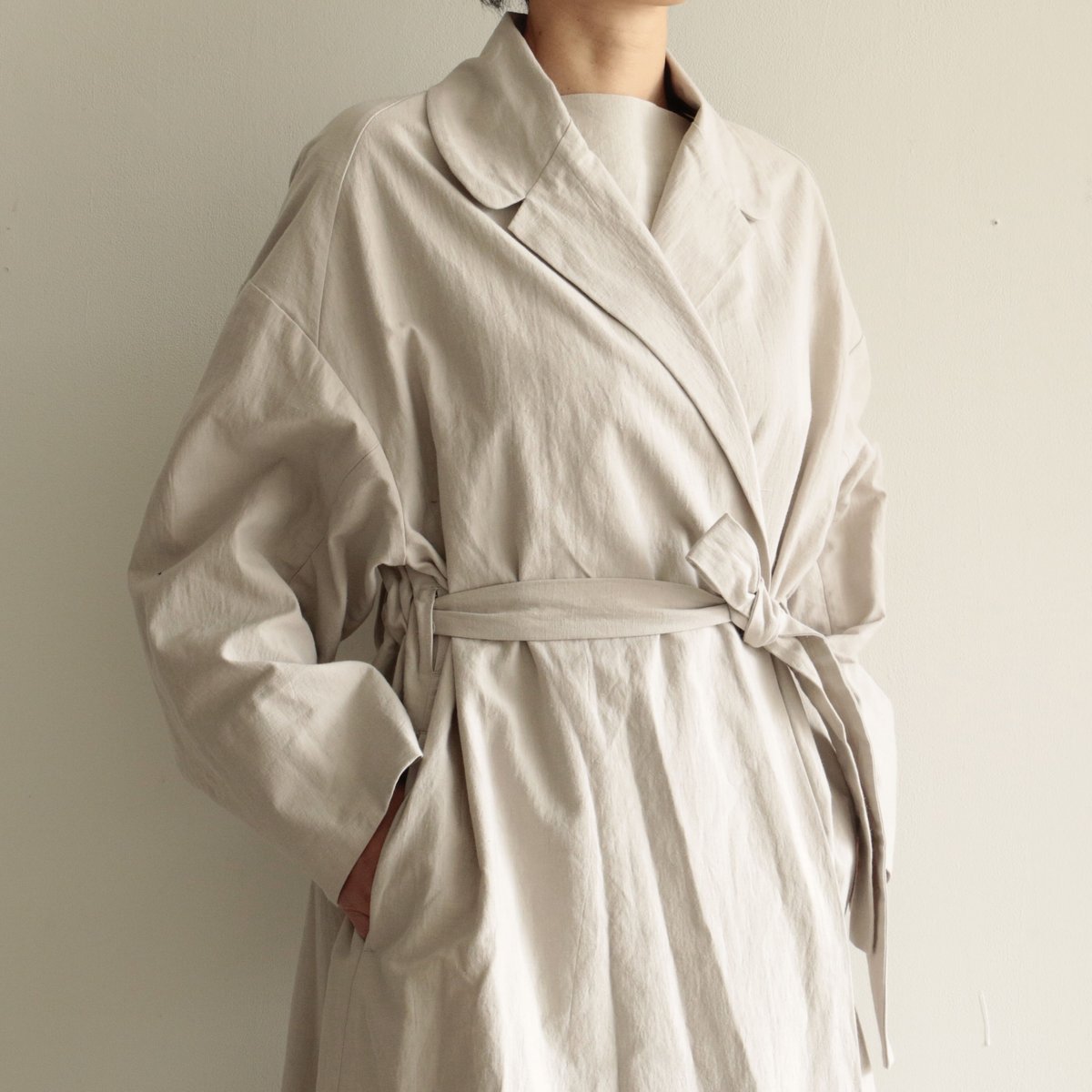 COSMIC WONDER / Classic back satin belted coat(Men's,Lady's/Light gray)