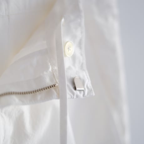 AURALEE / GARMENT-DYED FINX SHUTTLE WEATHER ONE-TUCK SLACKS（Men's / White））