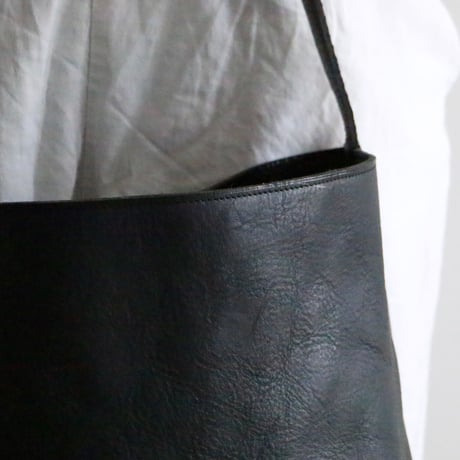 archipelago original/ Leather tote bag