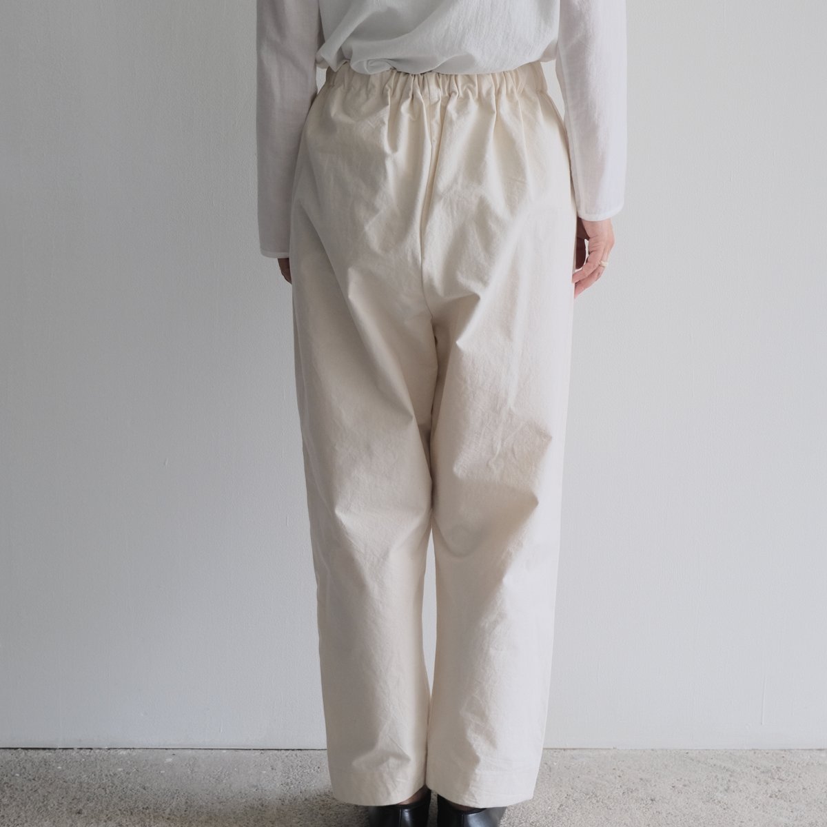 ito fukuoka⭐︎white cotton taperd pant パンツ - パンツ