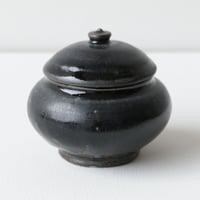 田谷直子 / 蓋付き壺（黒瑠璃）