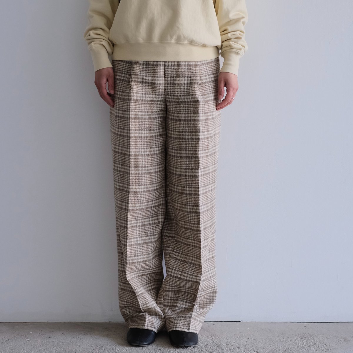 AURALEE / SILK LINEN NEP CHECK ONE-TUCK SLACKS（