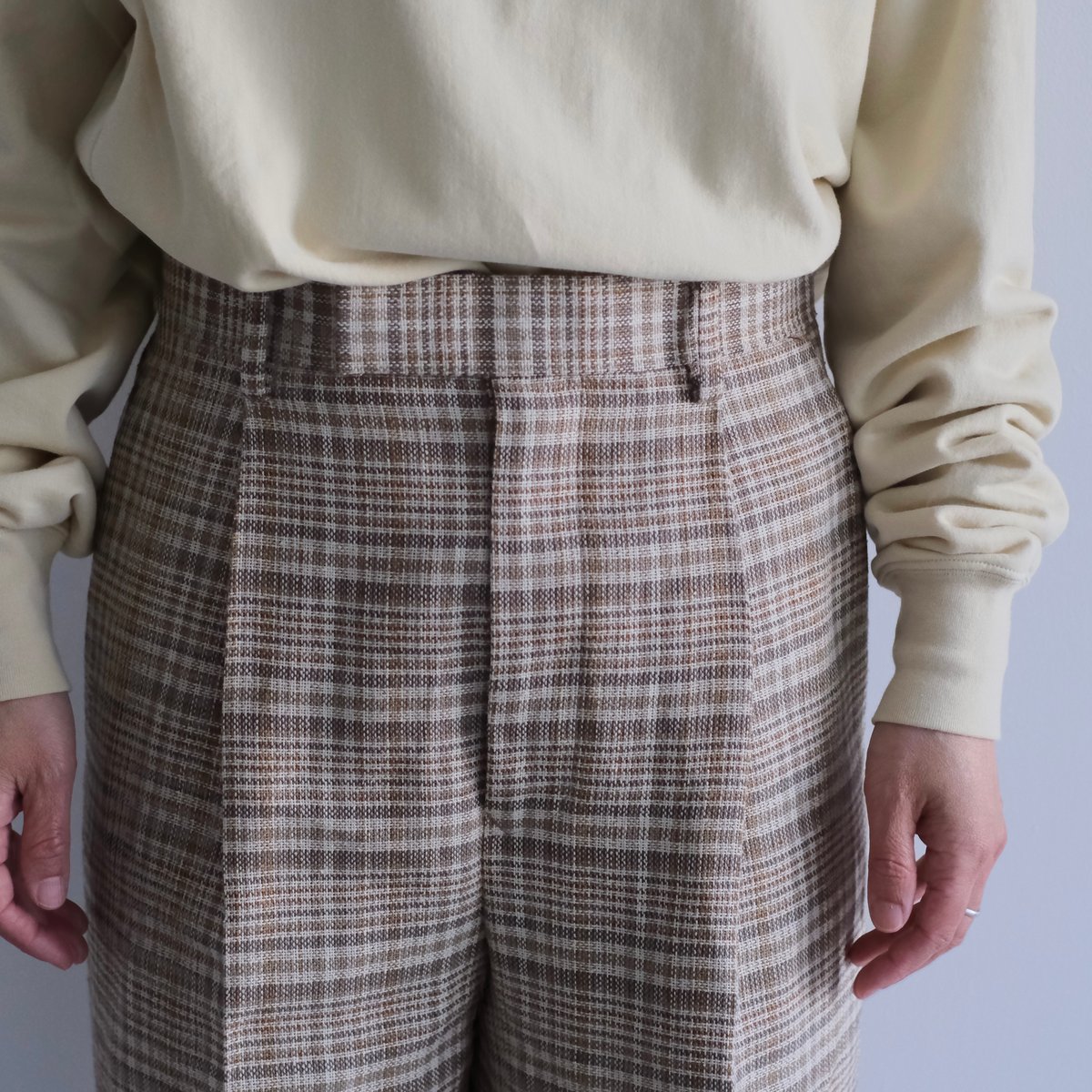 AURALEE / SILK LINEN NEP CHECK ONE-TUCK SLACKS（