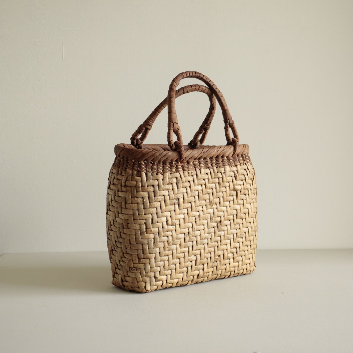 【月始め特価】◎逸品フェア◎着姿美人の胡桃籠バッグ★手仕事の網代編★ 沢胡桃の手提げ籠 | archipelago