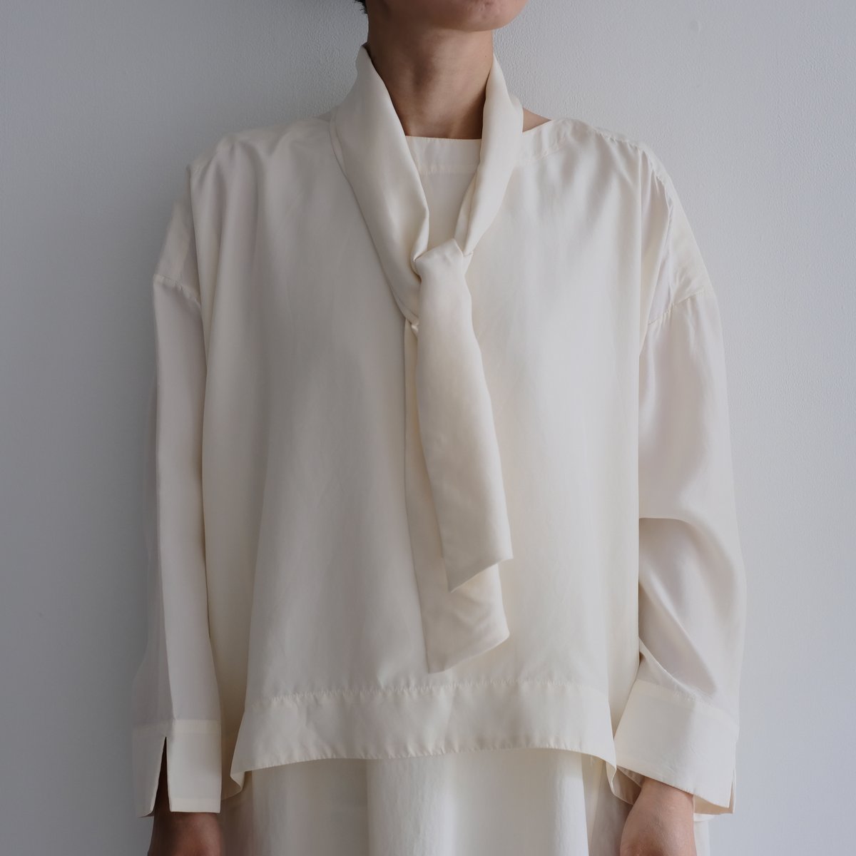 トップス Yoli Silk tunic トップス Yoli Silk tunic トップス Yoli Silk tunic Yoli Silk