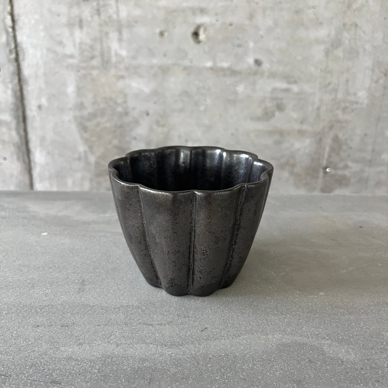 亀田大介 鉄釉 4寸輪花深鉢 | sette