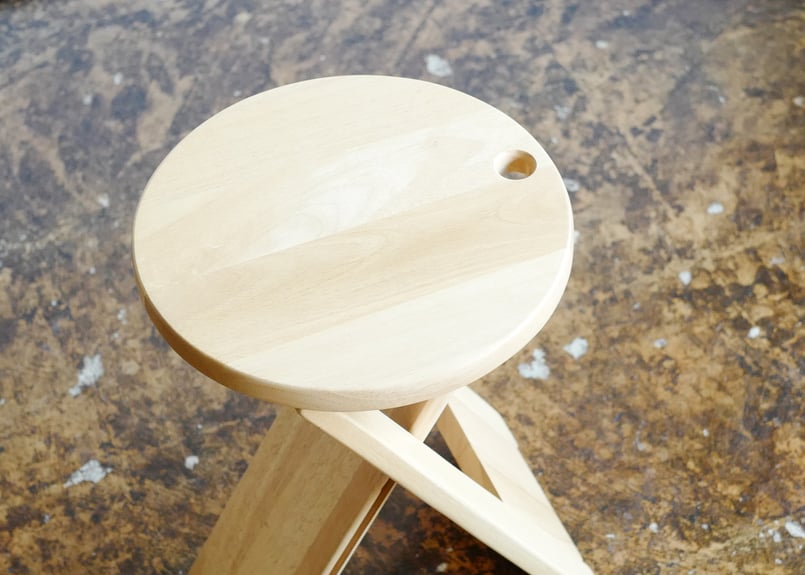 スージースツール　エイドリアン　リード stoop | Suzy Stool by Adrian Reed in Pine