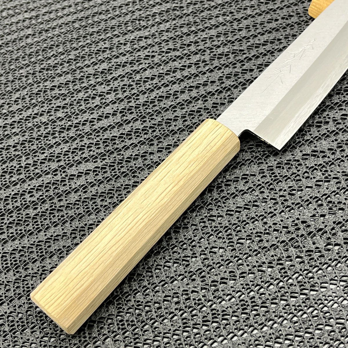 義弘作　筋引　8寸　青紙スーパー鋼　包丁　山脇刃物製作所　紫檀白水牛八角柄 義弘作 筋引 8寸 青紙スーパー鋼 包丁 山脇刃物製作所 紫檀白
