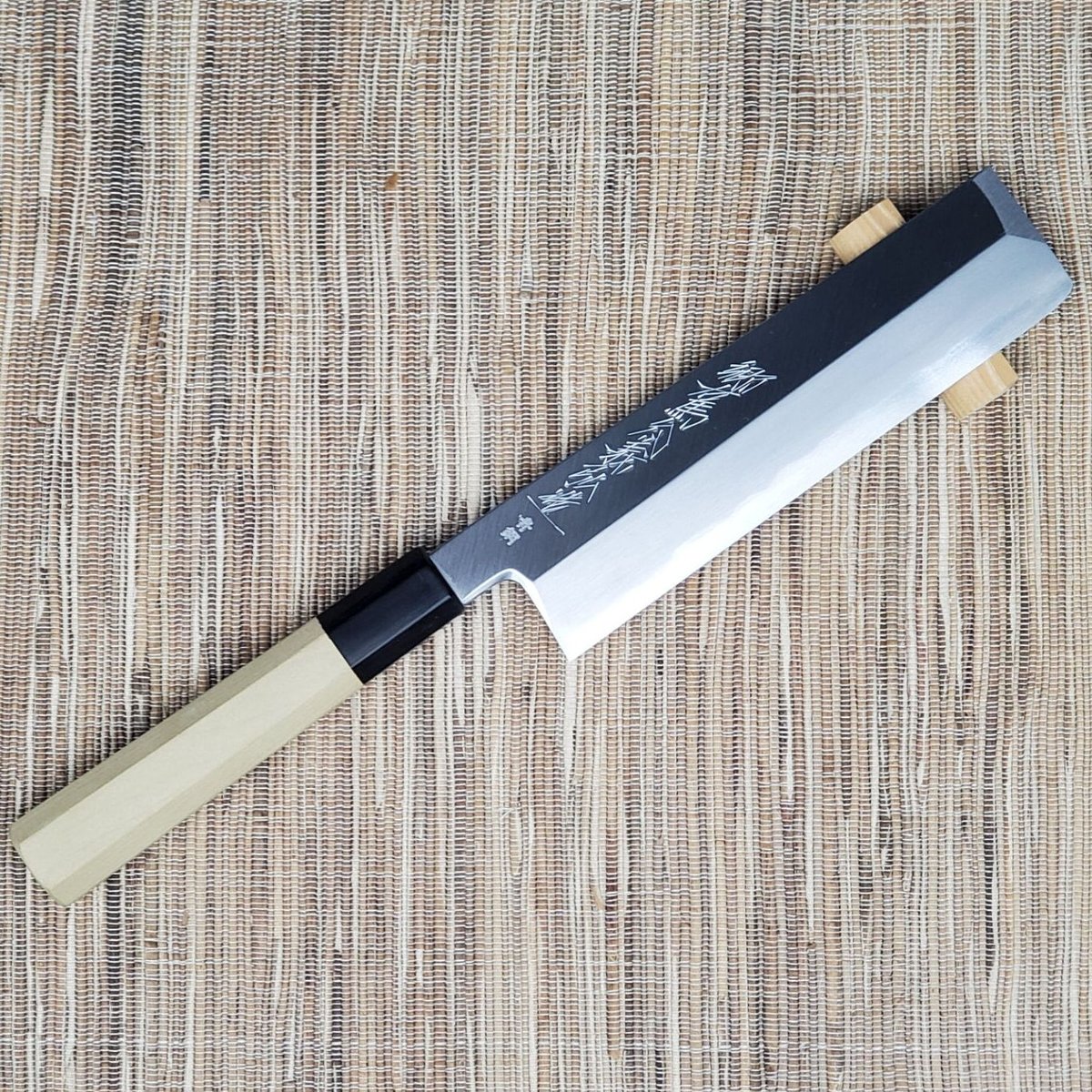 郷右馬允義弘 青霞 江戸形薄刃180mm 朴八角柄 | 山脇刃物 郷右馬允義弘 青霞 江戸形薄刃180mm 朴八角柄 | 山脇刃物
