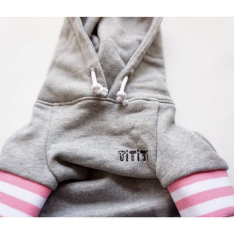tititiのスウェットパーカー//  ピンク×ホワイト       　　　　*フレブル服TiTiTi