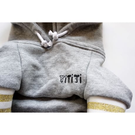 tititiのスウェットパーカー//   ホワイト×ゴールド     　　　　*フレブル服TiTiTi