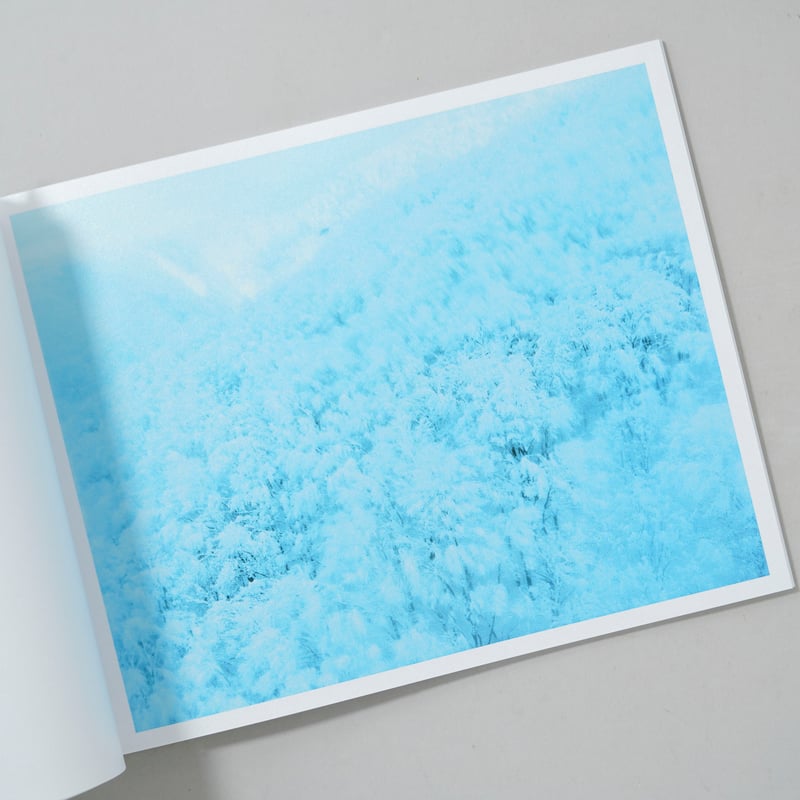 雪に浮かぶ / 広川智基(Tomoki Hirokawa) | bookobscura｜写真集