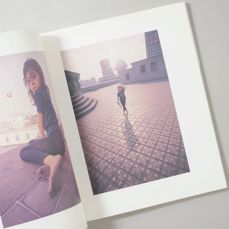 【直筆サイン入】沢渡朔 写真集『60's 2』Hajime Sawatari サイン入/Signed] 60's 2 / 沢渡朔(Hajime Sawatari) | b