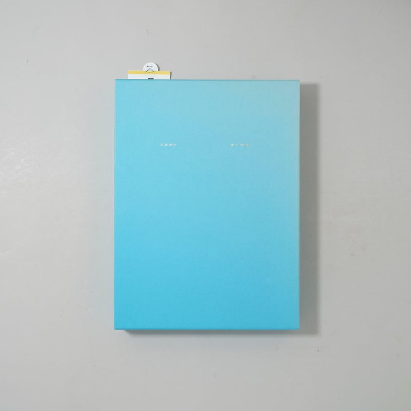 写真家 今城純 写真集『BLUE』 写真集 『BLUE』 頁数:120ページ ハードカバー サイズ:H187×W127mm